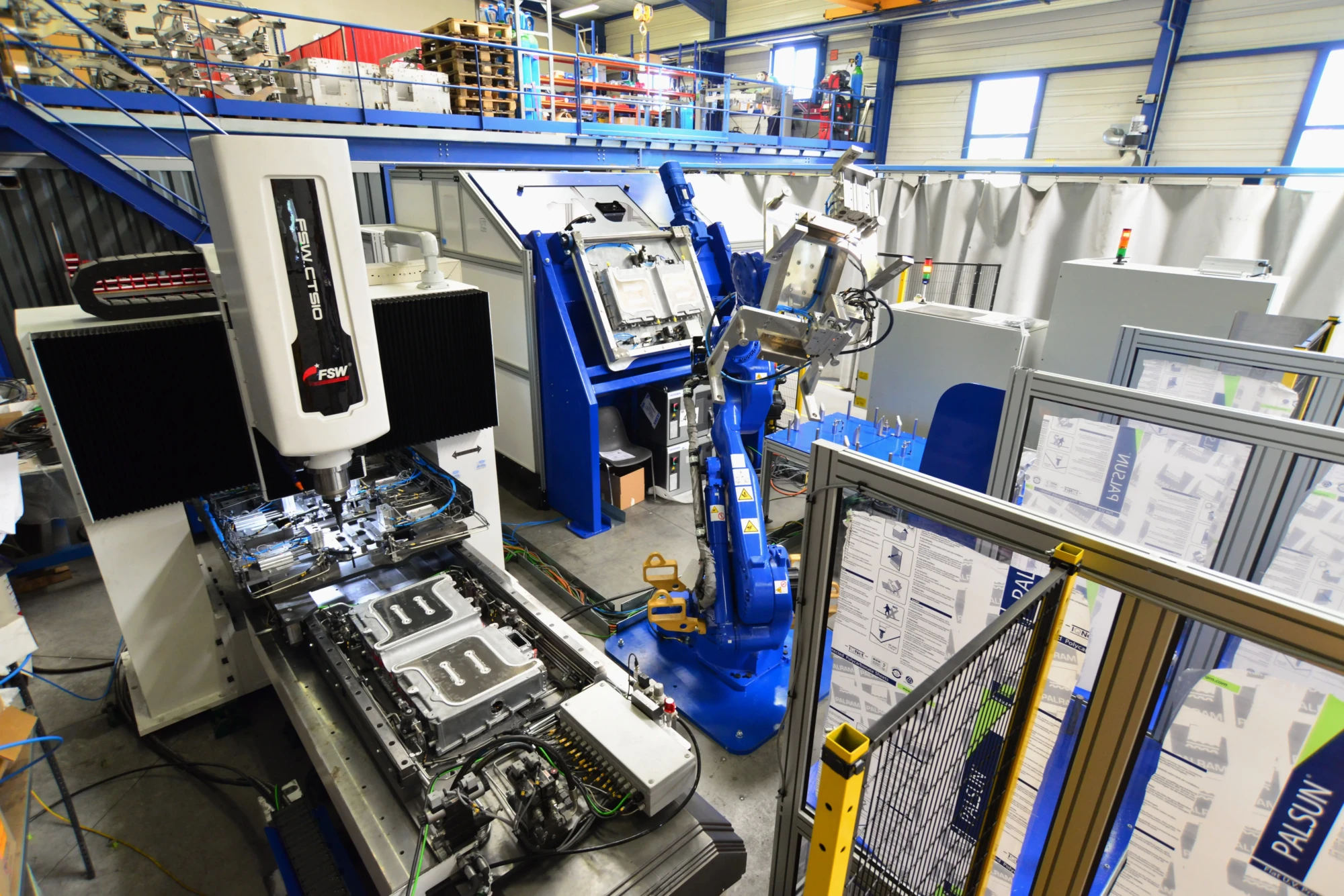 Cellule avec machine FSW et robot