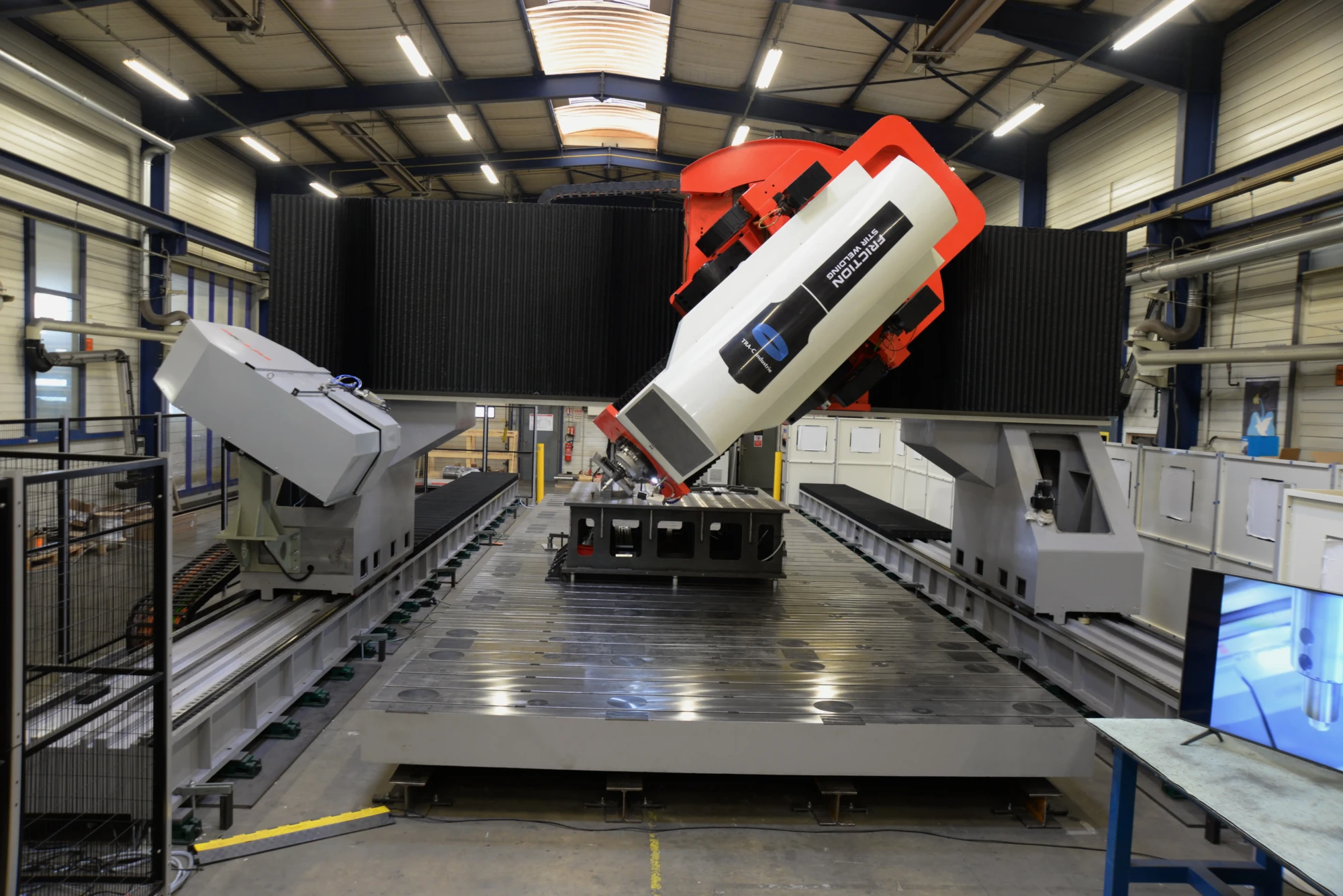 Machine de soudage par friction malaxage grandes dimensions